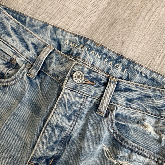 American Eagle Tomgirl Light Wash Destroyed Ripped Straight Leg Jeans - Picture 5 of 9